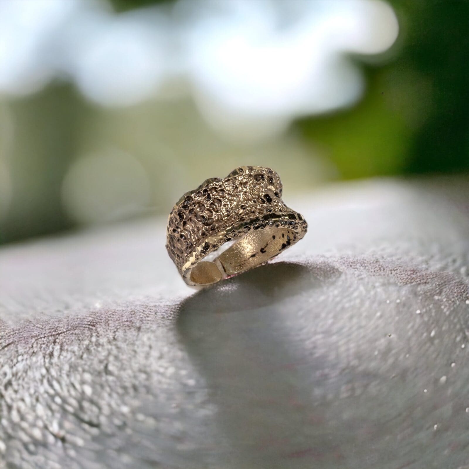 Χειροποίητο δαχτυλίδι από διαμανταρισμένο ορείχαλκο (με ρυθμιζόμενο μέγεθος)