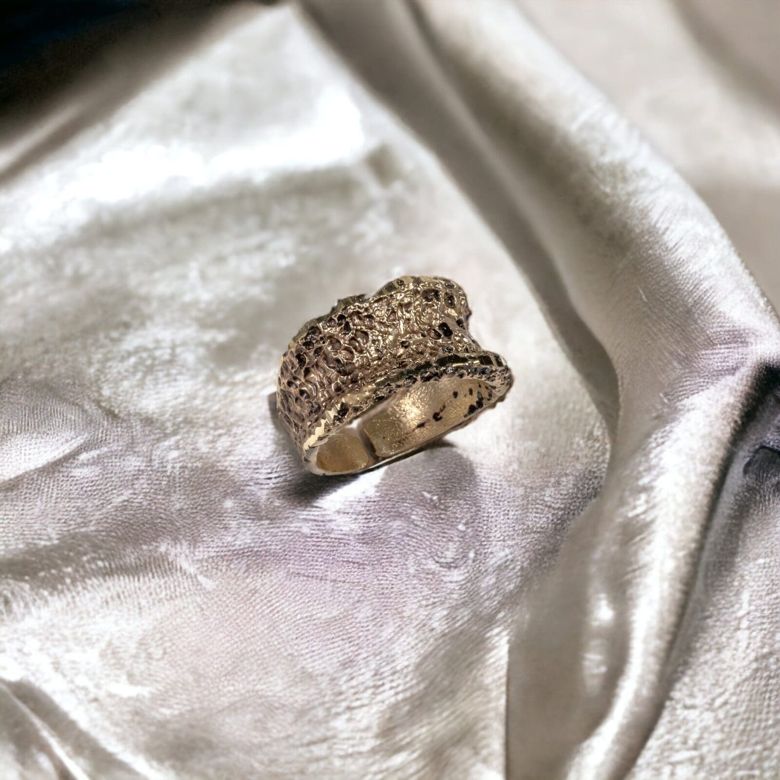 Χειροποίητο δαχτυλίδι από διαμανταρισμένο ορείχαλκο (με ρυθμιζόμενο μέγεθος)
