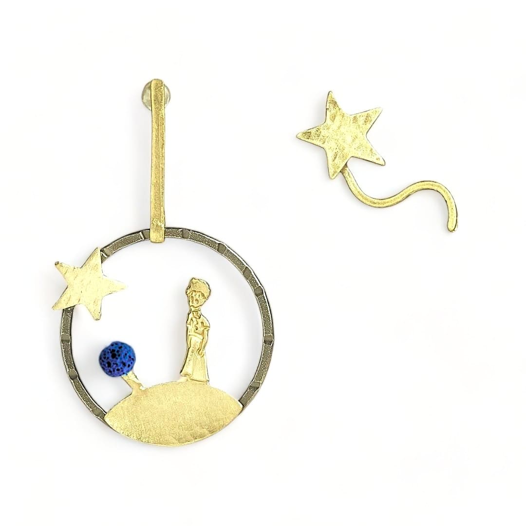 Χειροποίητα σκουλαρίκια από ορείχαλκο με φιγούρα Μικρού Πρίγκηπα με αστέρι και μπλε χάντρα